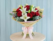 Букет цветов из:  Лилии и Розы в Кохме
