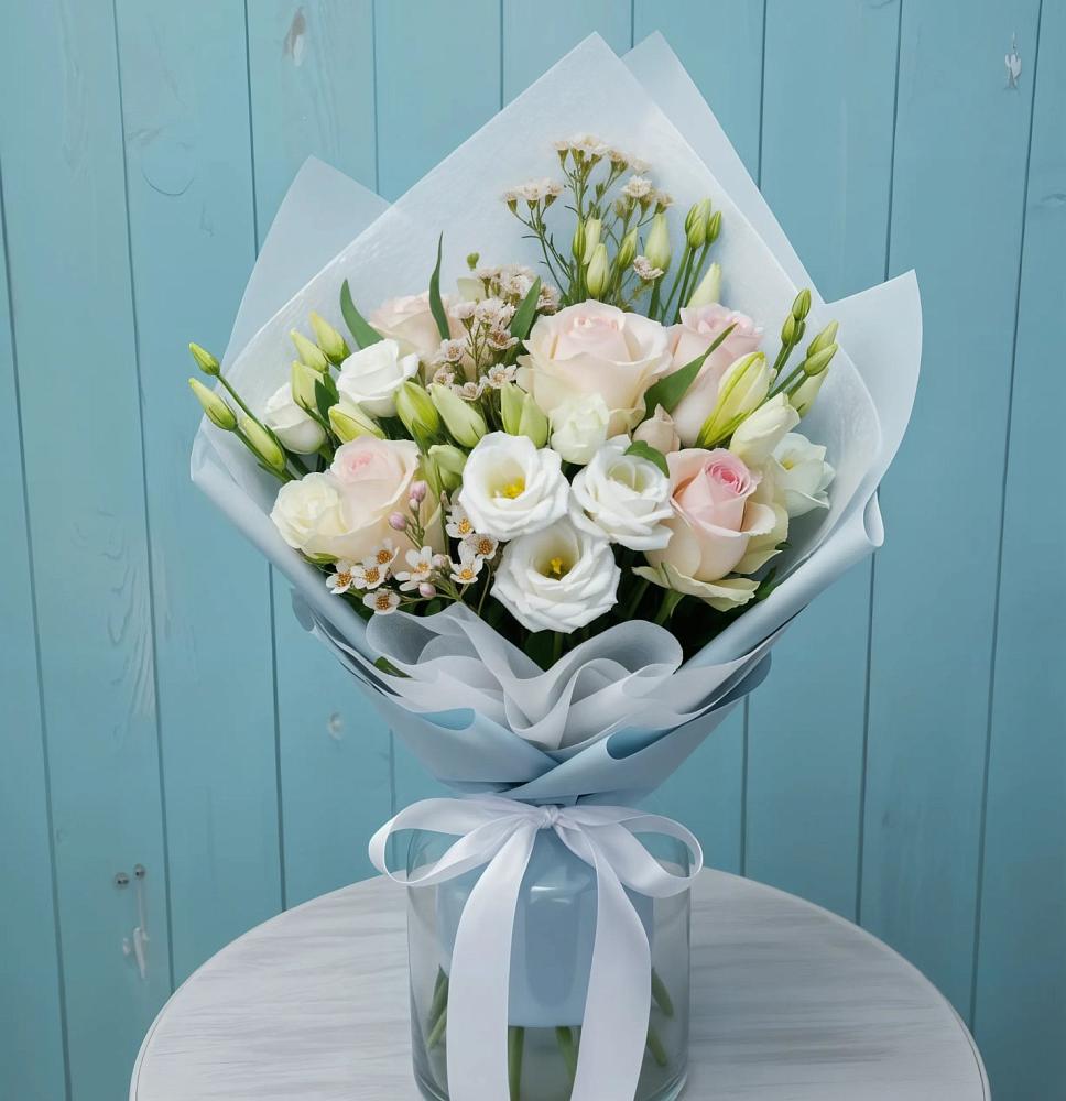 Букет цветов из: Розы и Лизиантусы в Кохме