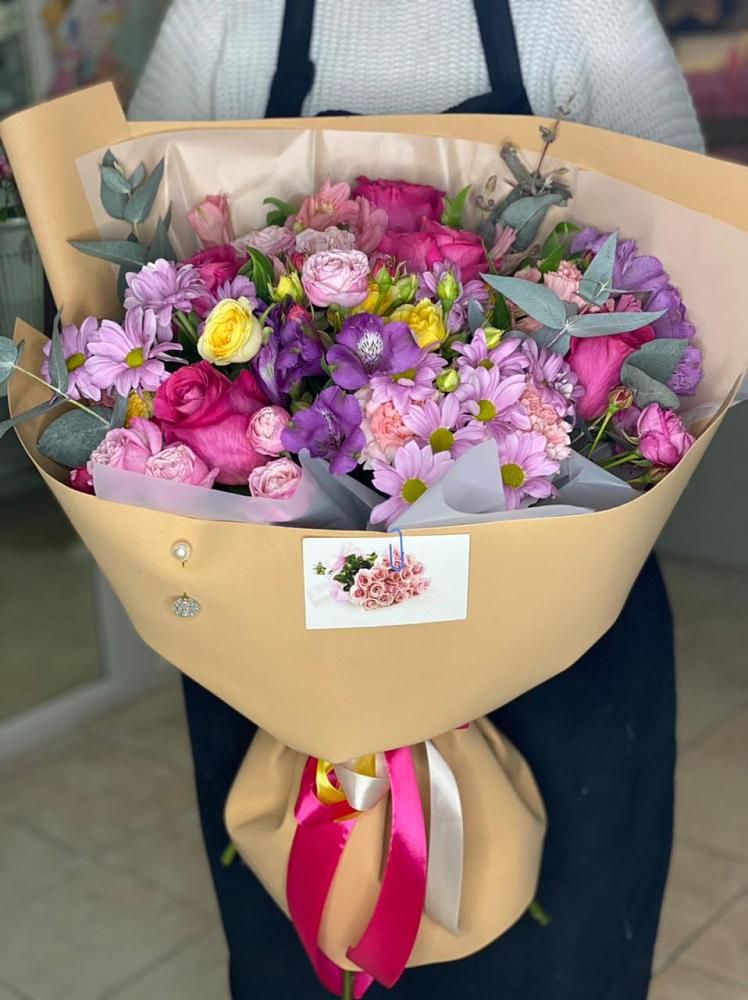 Букет цветов из: Хризантемы, Гвоздики и Альстромерии в Кохме