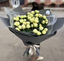 Букет Белые кустовые розы Солинеро в Кохме