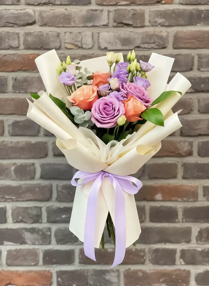 Букет цветов из: Лизиантусы и Розы в Кохме