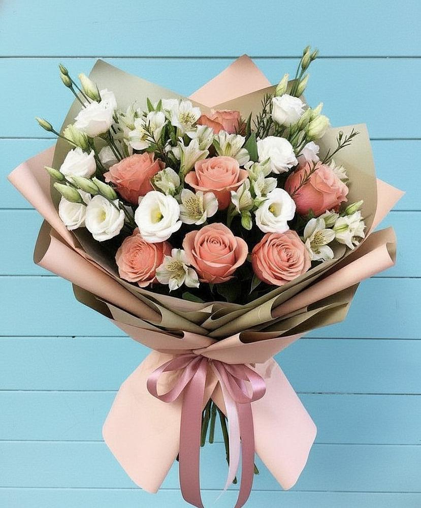 Букет цветов из: Розы, Альстромерии и Лизиантусы в Кохме