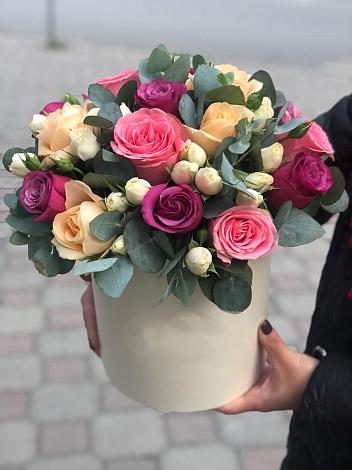 Цветочная композиция из Розы в шляпной коробке в Кохме