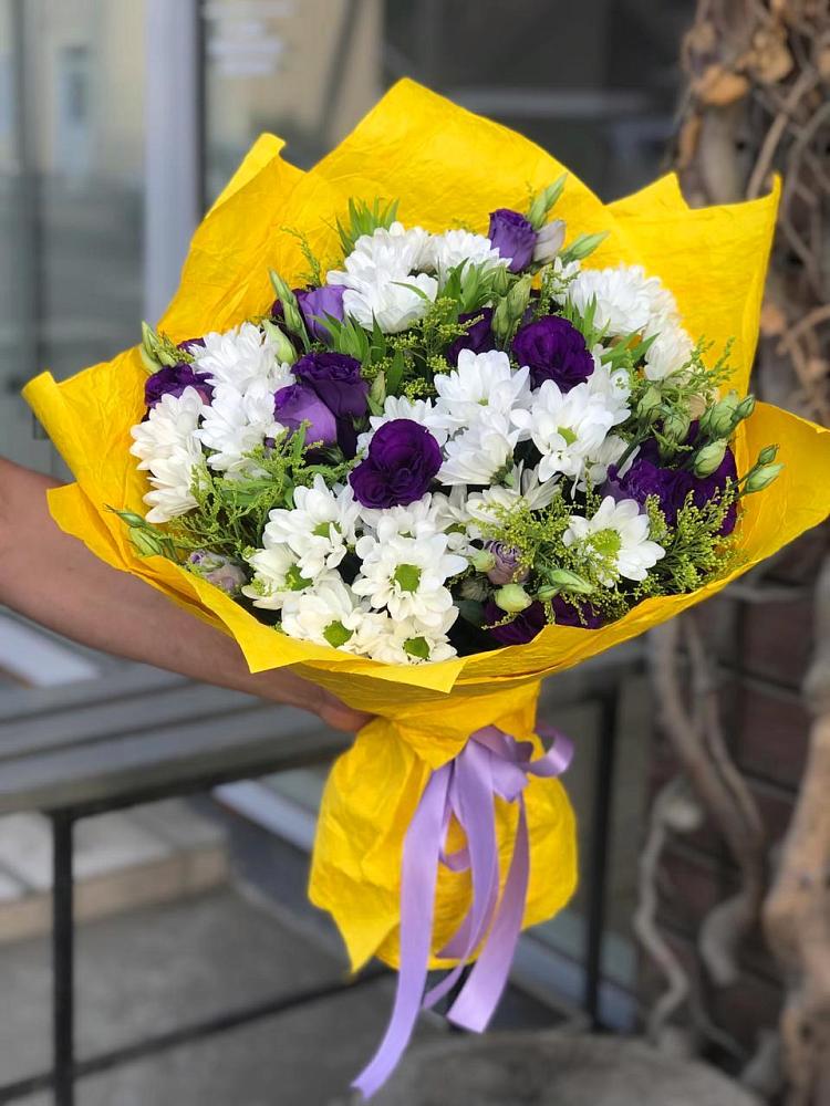 Букет цветов из: Ирисы, Хризантемы и Ромашки в Кохме