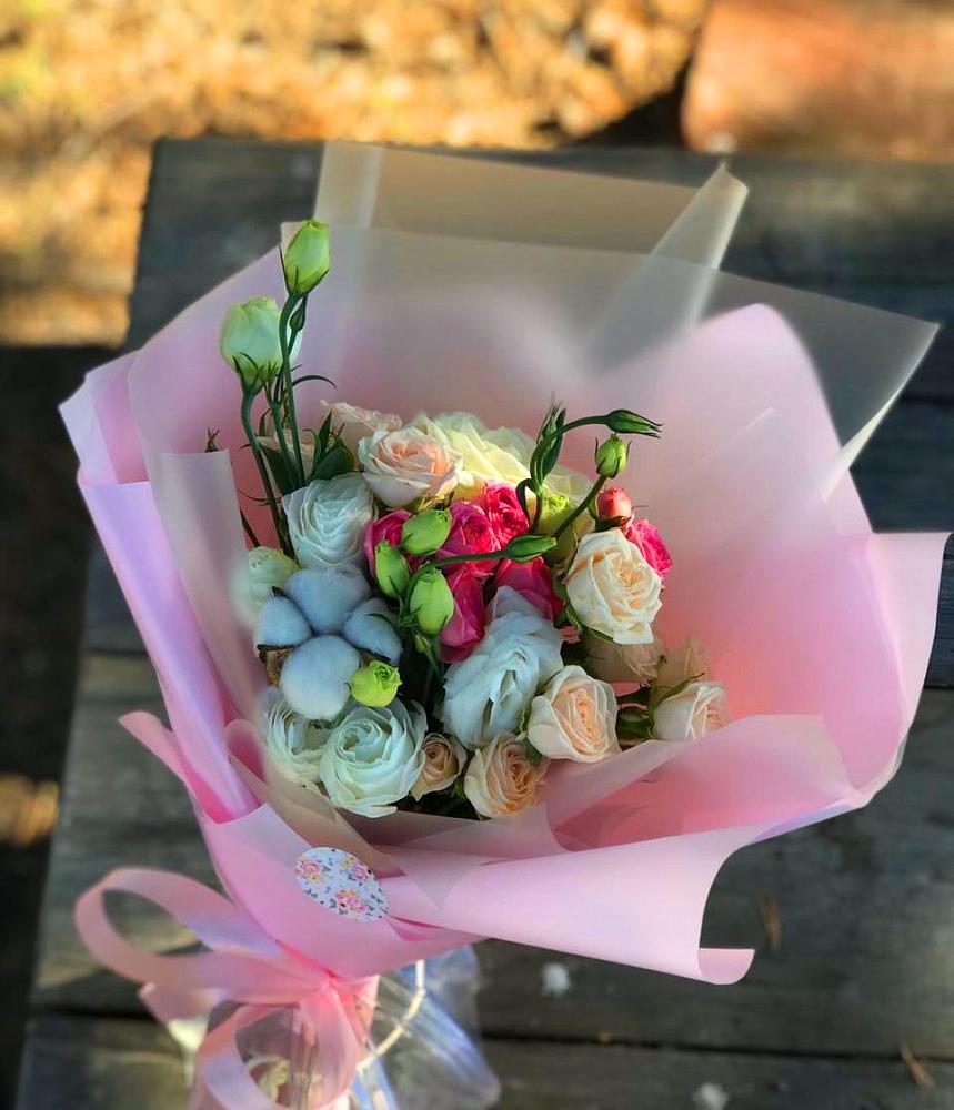 Букет цветов из: Розы и Лизиантусы в Кохме