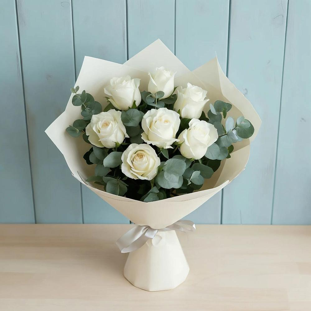 Букет Белые розы в Эвкалипте в Кохме