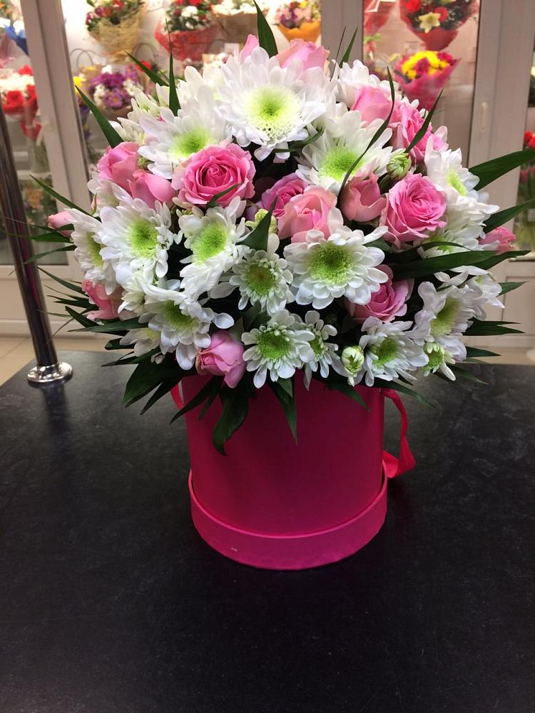 Цветочная композиция из Розы и Хризантемы в шляпной коробке в Кохме