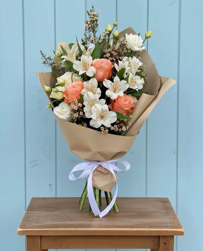 Букет цветов из: Альстромерии, Лизиантусы, Розы и Хризантемы в Кохме