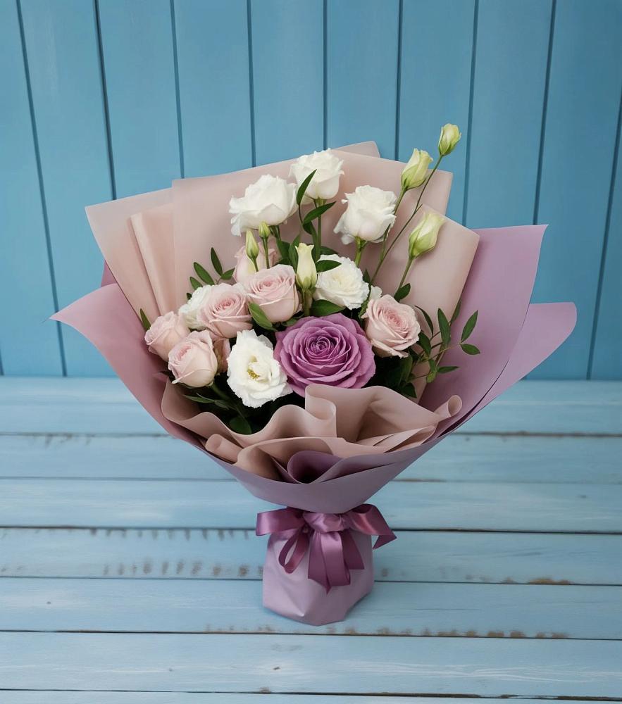 Букет цветов из: Розы и Лизиантусы в Кохме